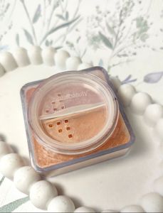 Huda Beauty loose Powder