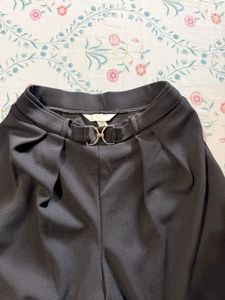 Chic Black Pleated High-Waisted Trousers