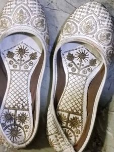 Elegant Embroidered Juttis