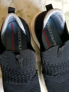 Red Tape Slip-On walking Sneakers