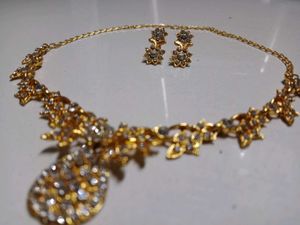 Stunning Gold-Plated Necklace &amp; Earrings Set