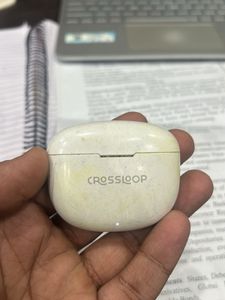 Crossloop Earbuds mint condition