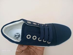 Girls' Canvas Shoes