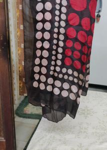 A SET IF 2 SCARVES IN MULTI COLOURS