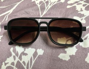 Stylish Black Aviator Sunglasses