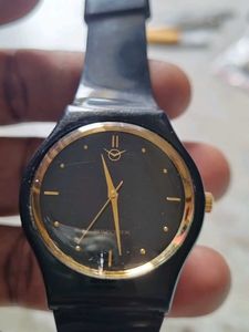 Classic Black &amp; Gold Wristwatch