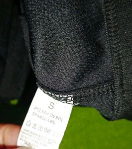 Black Zip-Up Sports Bra