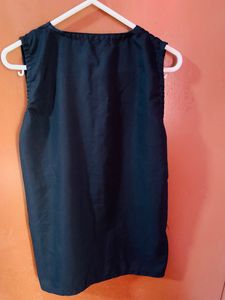 Sleeveless regular top for women