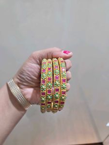 Set of 4 Traditional Bangles