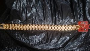 New Golden colour bracelet for women(NEVER USED)