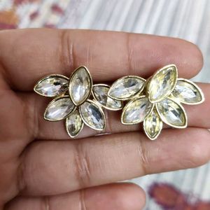 W Jewelry Gold Flower Earrings
