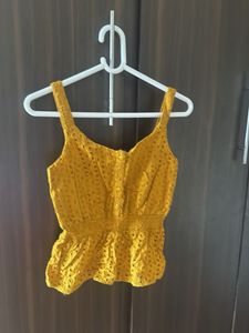 Chic Broderie Anglaise Peplum Top