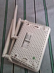 Tenda WiFi Router pick up 1