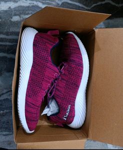 Tucson Running Shoes - Size 6