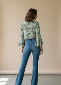 Chic Leaf Print Bell Sleeve Crop Top(free delivery