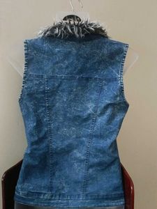 CUTE 💕 AND STYLISH 😎Fur Collar Denim Vest
