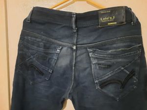 2 numbers of Distressed Blue Jeans