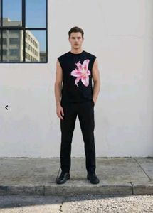 Shein Sleeveles Floral Placement Print Crew Tshirt
