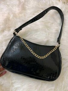 Chic Black Croc Embossed Shoulder Bag