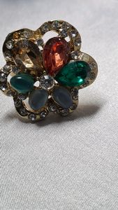 ⬇️ Price Dropped Three stone ring finger