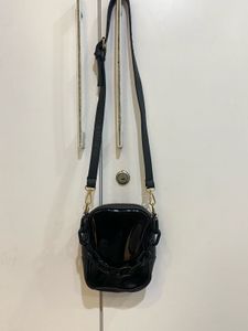 Chic Black Crossbody Bag with Chain