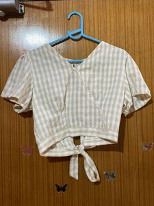 Cute Gingham Tie-Front Crop Top