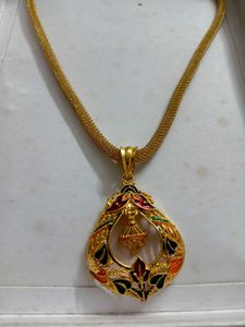 Elegant Gold-Tone Pendant Necklace