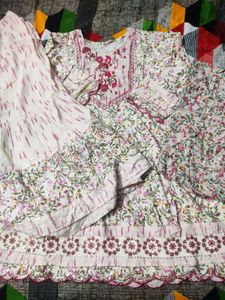 Floral Embroidered Kurta Set