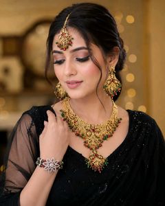 Exquisite Kundan & Emerald Necklace Set