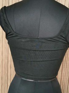 Balck crop top