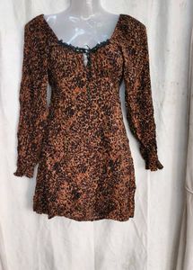 1039. Chic Leopard Print Mini Dress