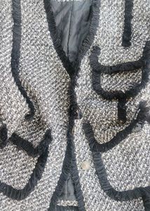 Chic Textured Tweed Jacket with Fringe