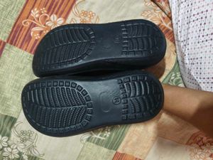 Cute Black Clogs with Charms 5 no.
