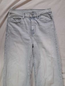 Light Wash Wide Leg Jeans 💙