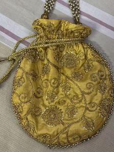EMBROIDERRY GOLD POUCH