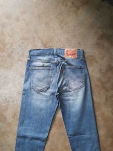 Levis Blue Wash Distressed Denim Jeans