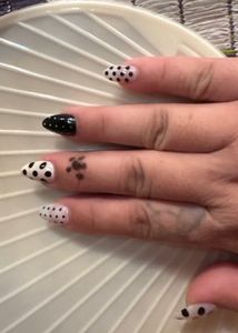 Chic Polka Dot Nail