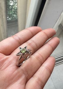 92.5 silver ring with peridot stone