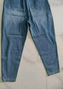 Light Wash Relaxed Fit Jeans