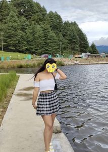 pleated black n white skirt