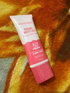 Aqualogica Radiance Water Light Fluid Sunscreen SP