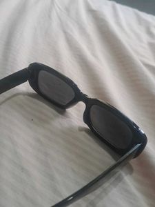Chic Black Rectangle Sunglasses