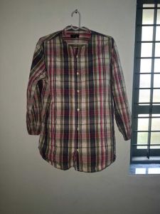 Women's Plaid Button-Up Shirt 🤍