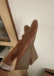 Stylish Brown Jutti heels
