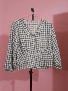 Chic Houndstooth Print Button-Up Top
