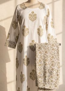 White Floral Print Kurta Set! 🤍✨