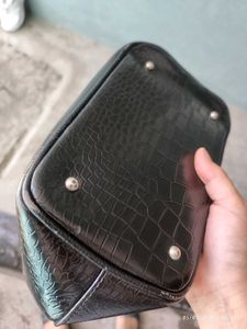 Chic Black Croc Embossed Bucket Bag