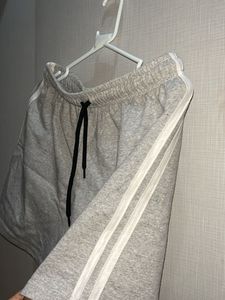 Grey Sweat Shorts with Side Stripe (xs/s)