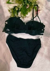 Black Strappy H&amp;Mbra with brief 👍