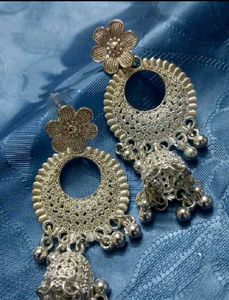 beautiful silver colour earring